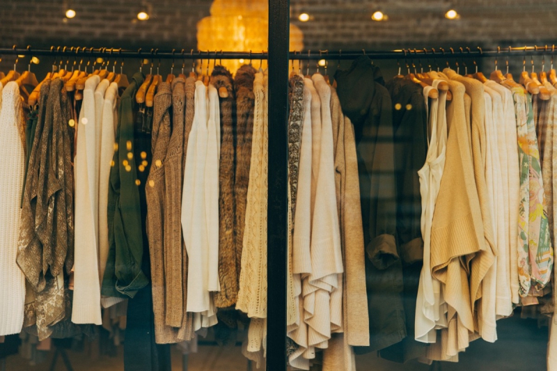 magasin-ISOLA-min_clothe_fashion_store_shop_window_store_front-21277