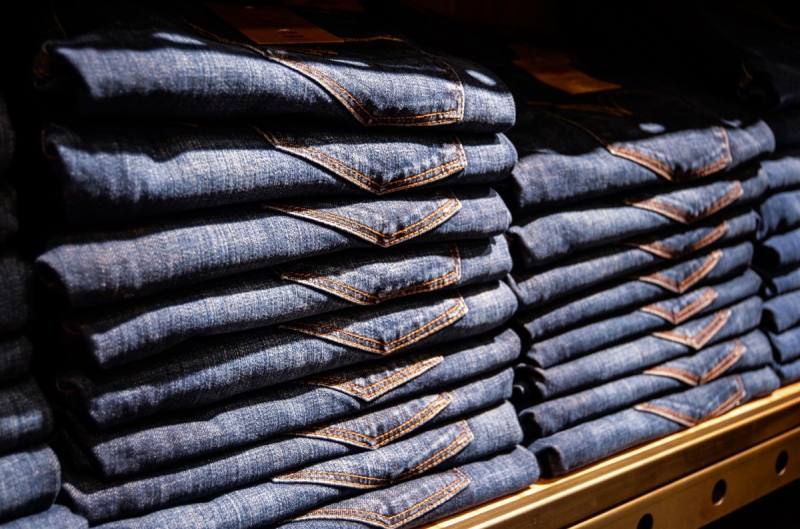 magasin-ISOLA-min_jeans_pants_blue_shop_shopping_shelf_exhibition_buy-940702